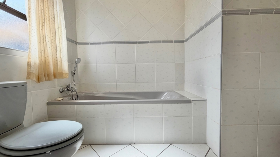 3 Bedroom Property for Sale in Mountainside Western Cape